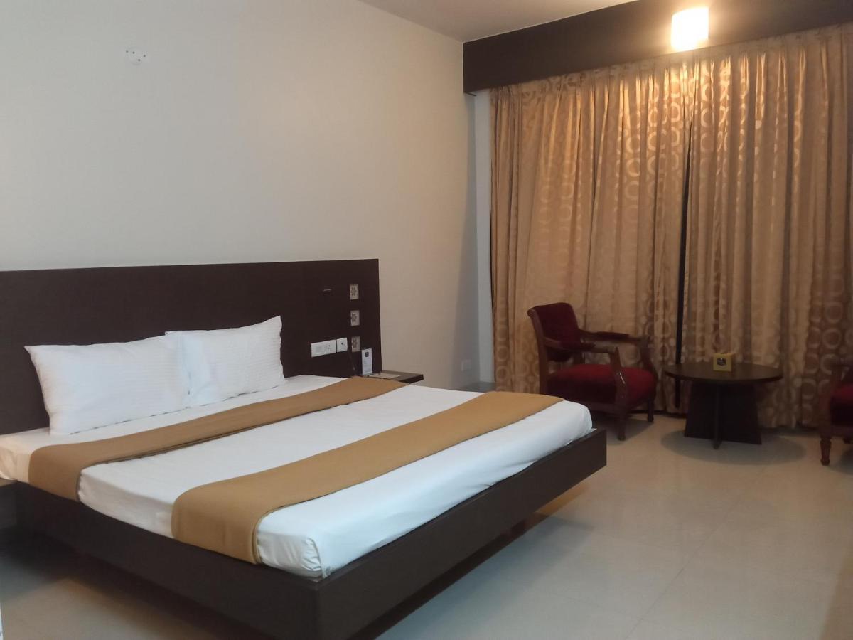 Rns One Hotel Subrahmanya Eksteriør billede